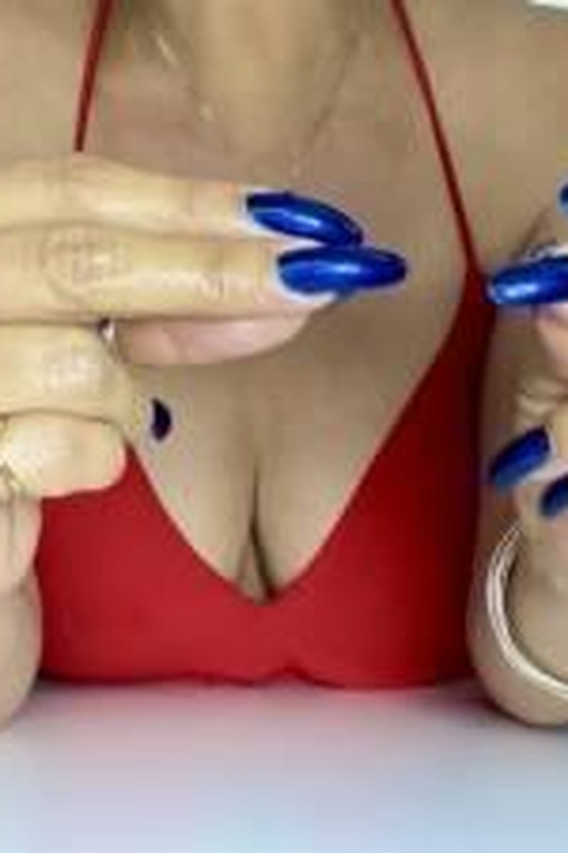 Sensual Finger Snapping - Screenshot 1 of 4 - Fetish