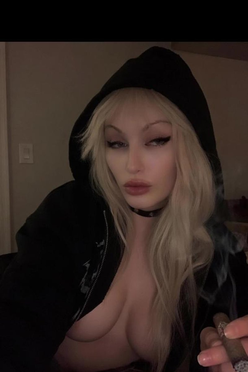 Dumbass Bitch - Screenshot 1 of 4 - Fetish
