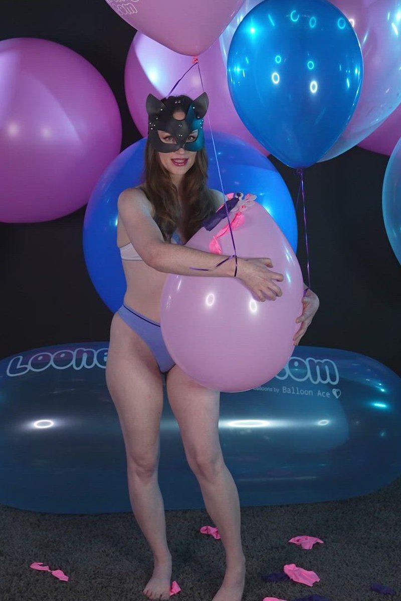 Ruby's First Balloon Masturbation - Screenshot 1 of 4 - Airship