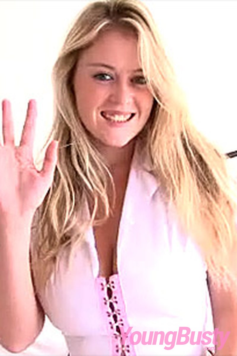 Brook - Screenshot 1 of 4 - Blond Hair