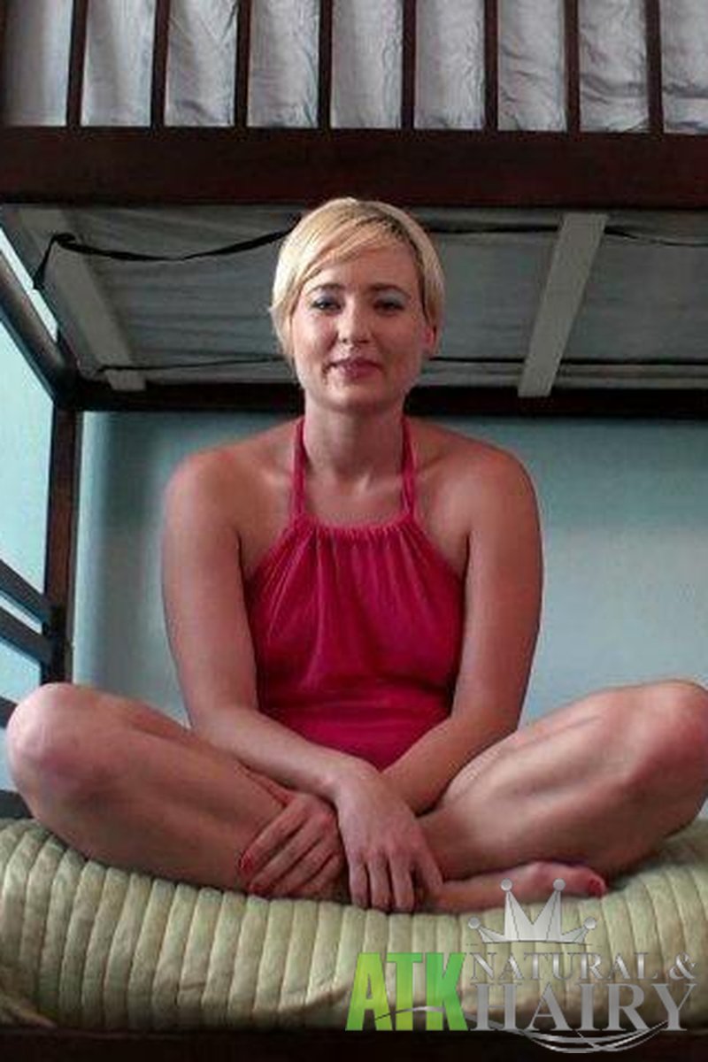 Nora Skyy - Interview - Screenshot 1 of 4 - Blonde Hair (Female)
