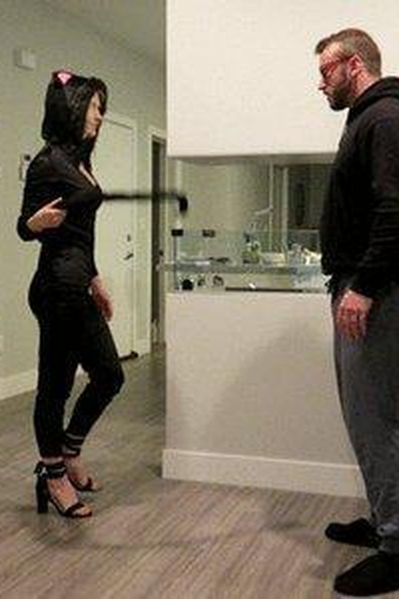 Kitty Ballbusting - Screenshot 1 of 4 - Amateur Ballbusting