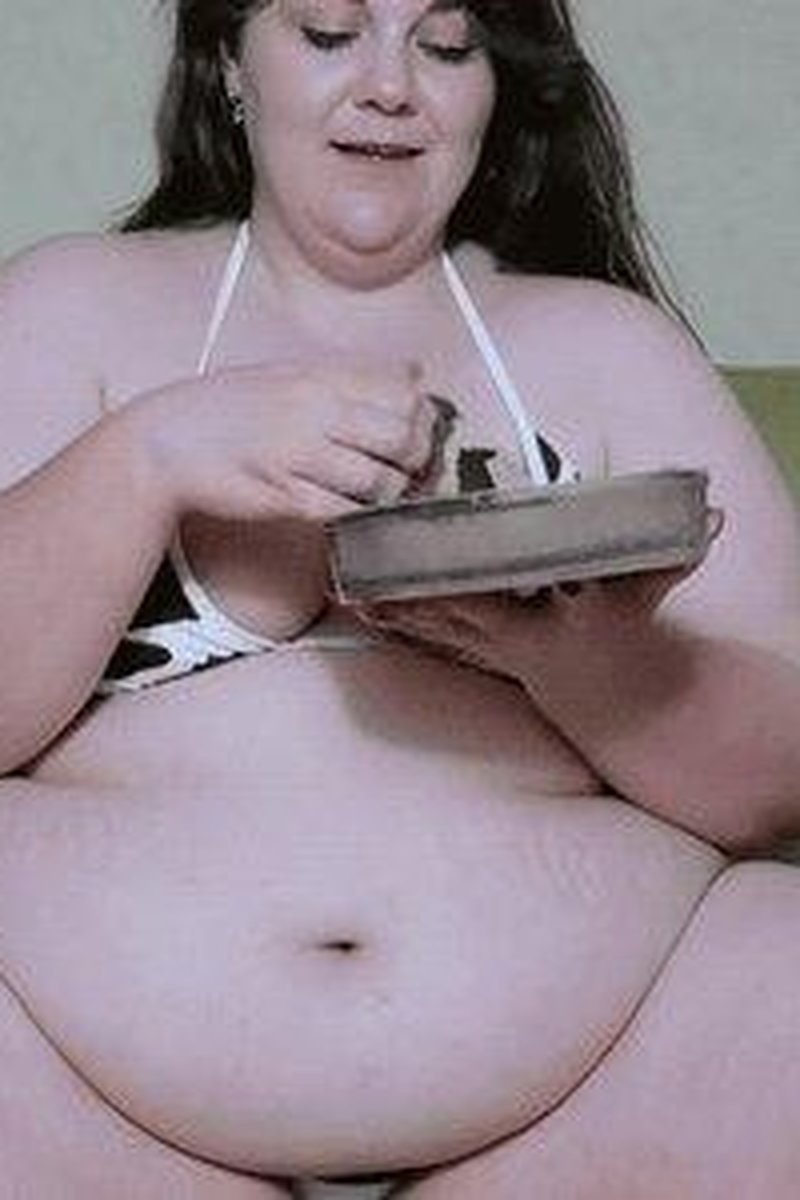 Cumming While Stuffing Cake - Screenshot 1 of 4 - BBW