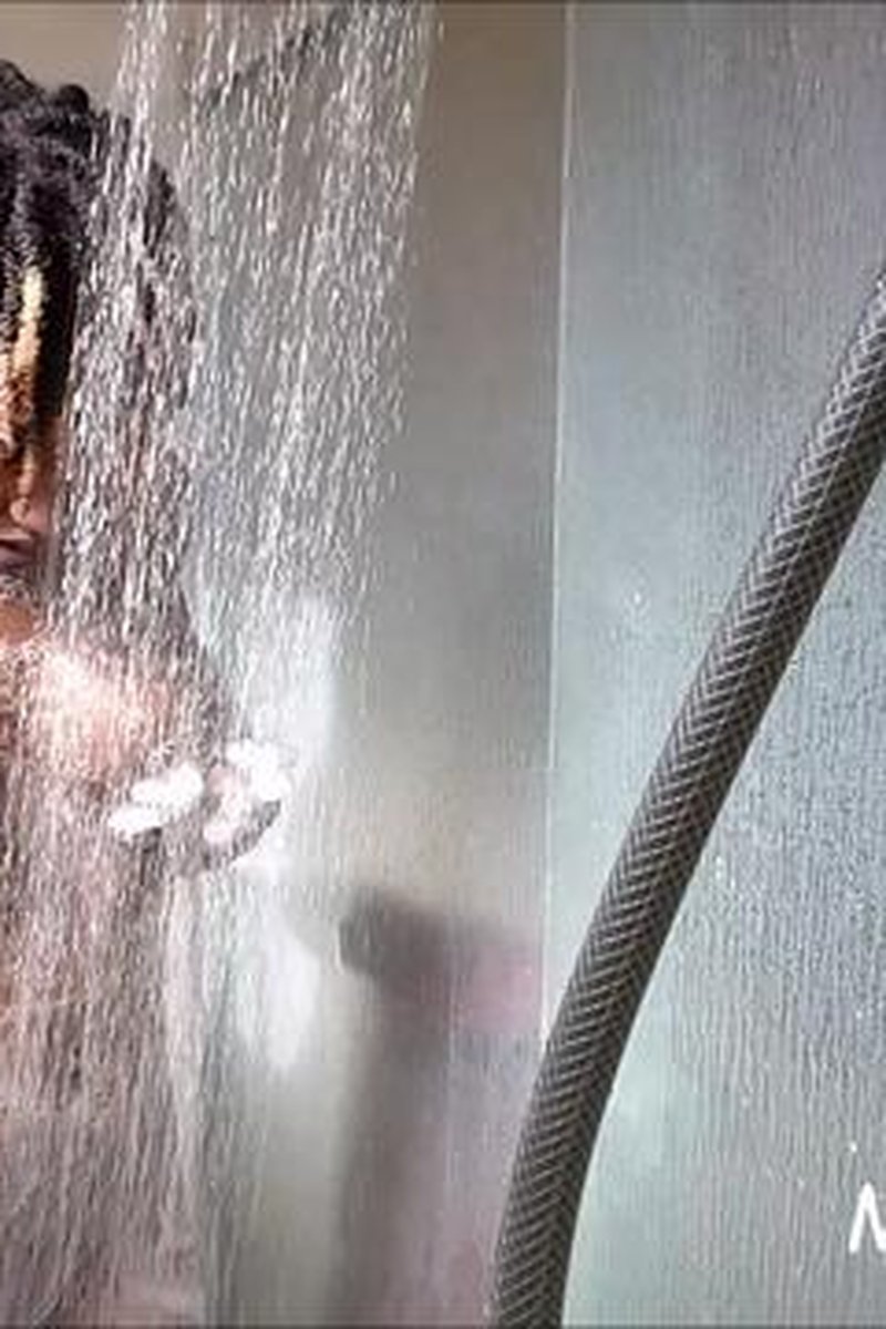Sensual Shower - Screenshot 1 of 4 - Black