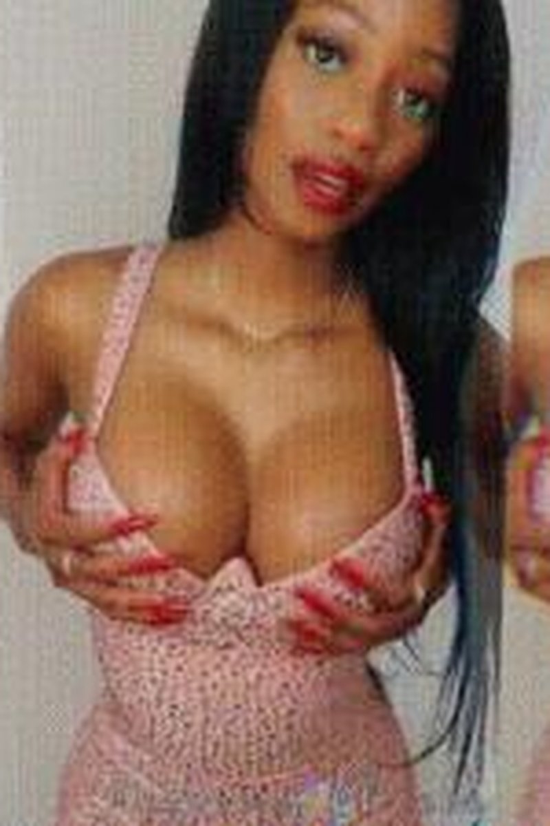 Financial Seduction 2 - Screenshot 1 of 4 - Captive