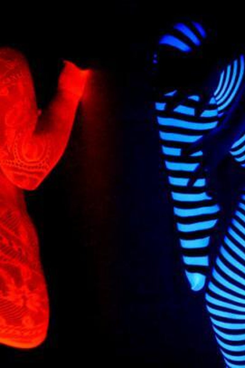 Blacklight Tease - Screenshot 1 of 4 - Curvy
