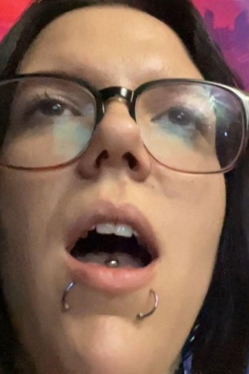 Burping Compilation - Screenshot 1 of 4 - Babes