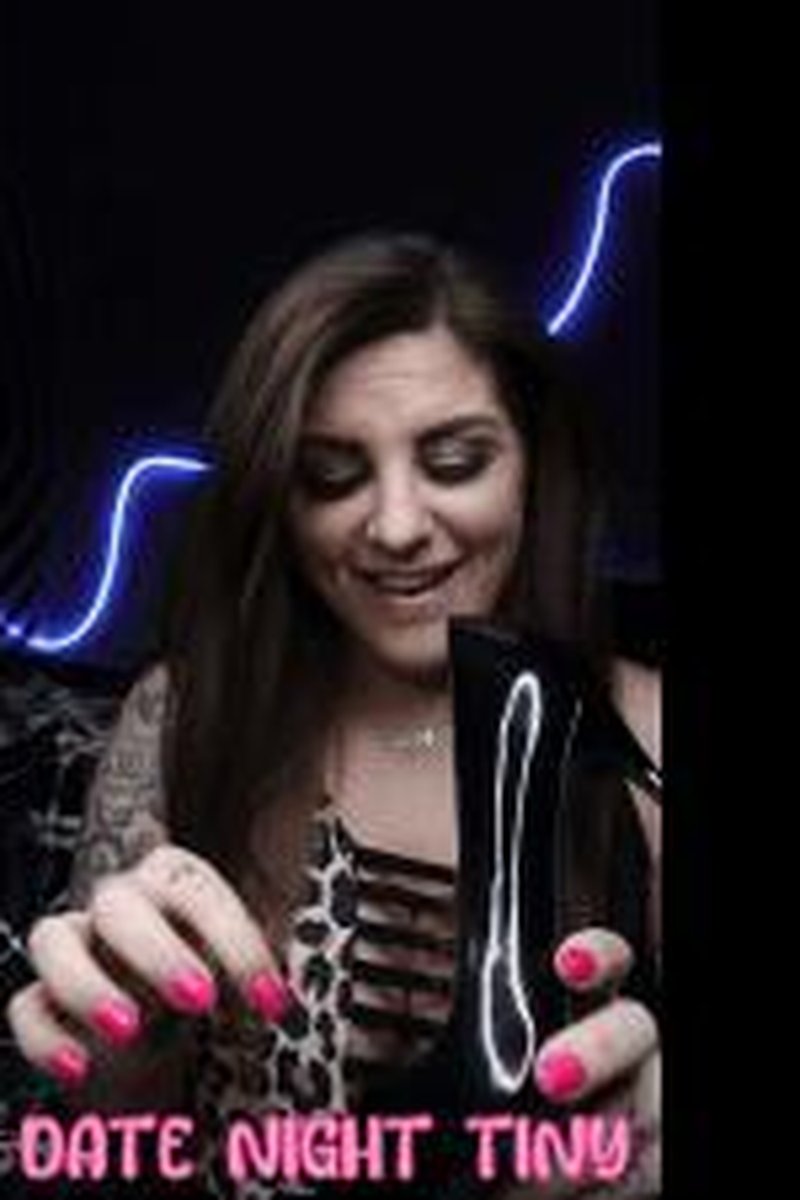 Date Night Tiny - Screenshot 1 of 4 - Barefoot