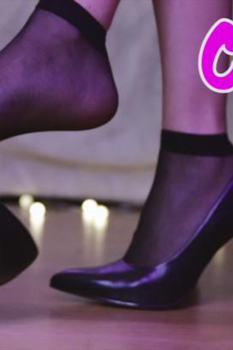 Dangling Heels - Screenshot 1 of 4 - Foot Fetish
