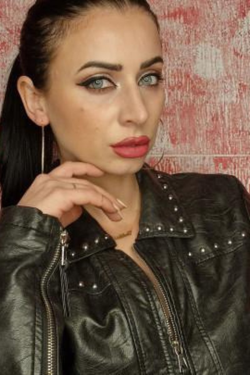 Black Cuckie - Screenshot 1 of 4 - Femdom