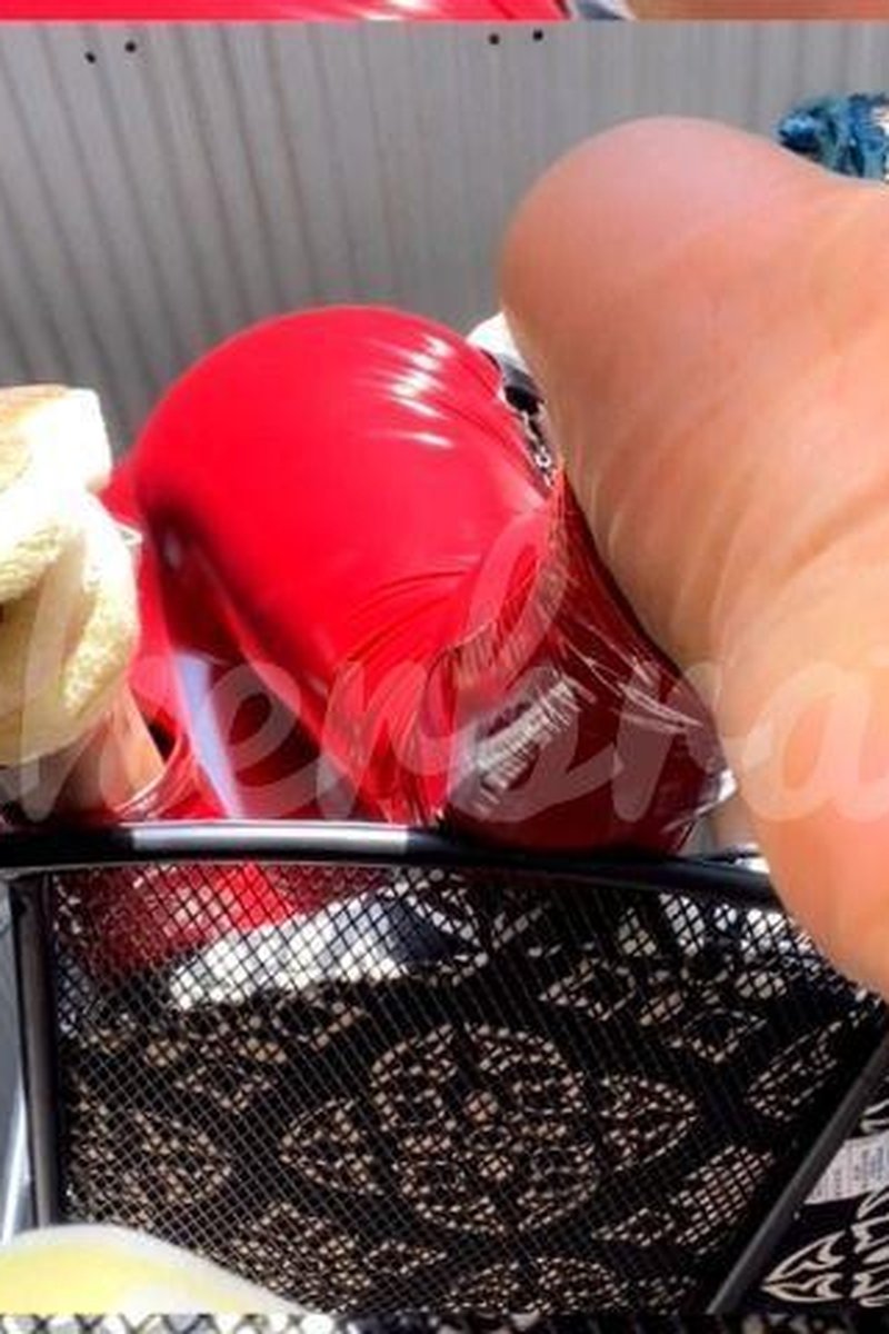 Slipper Slave - Screenshot 1 of 4 - Domination