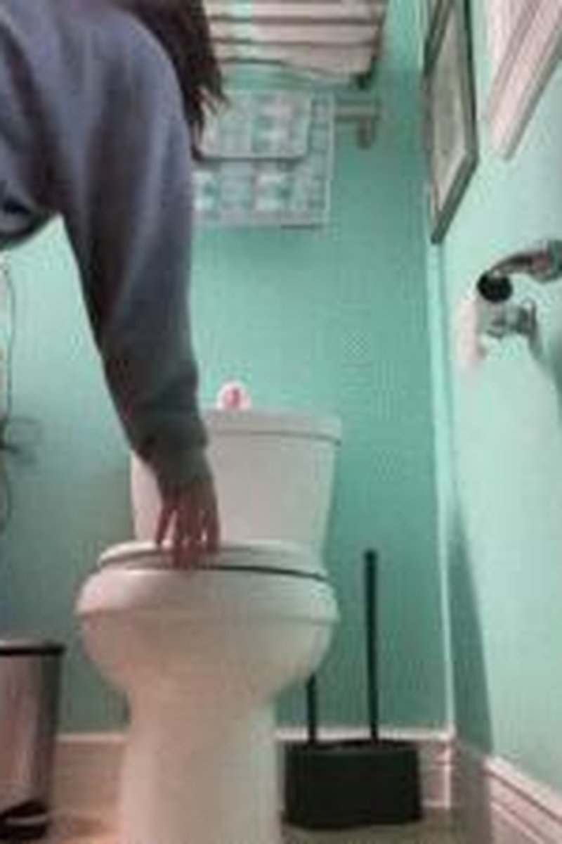 Dump Breakfast - Screenshot 1 of 4 - Addiction Fetish