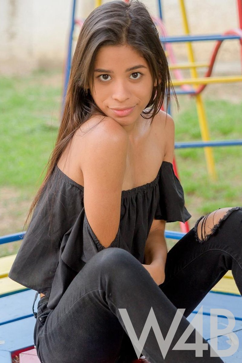 Welcome Back! - Screenshot 1 of 4 - Latin Woman