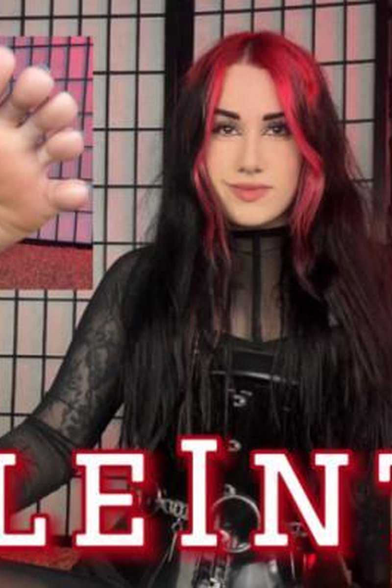 Soleintox - Screenshot 1 of 4 - Femdom