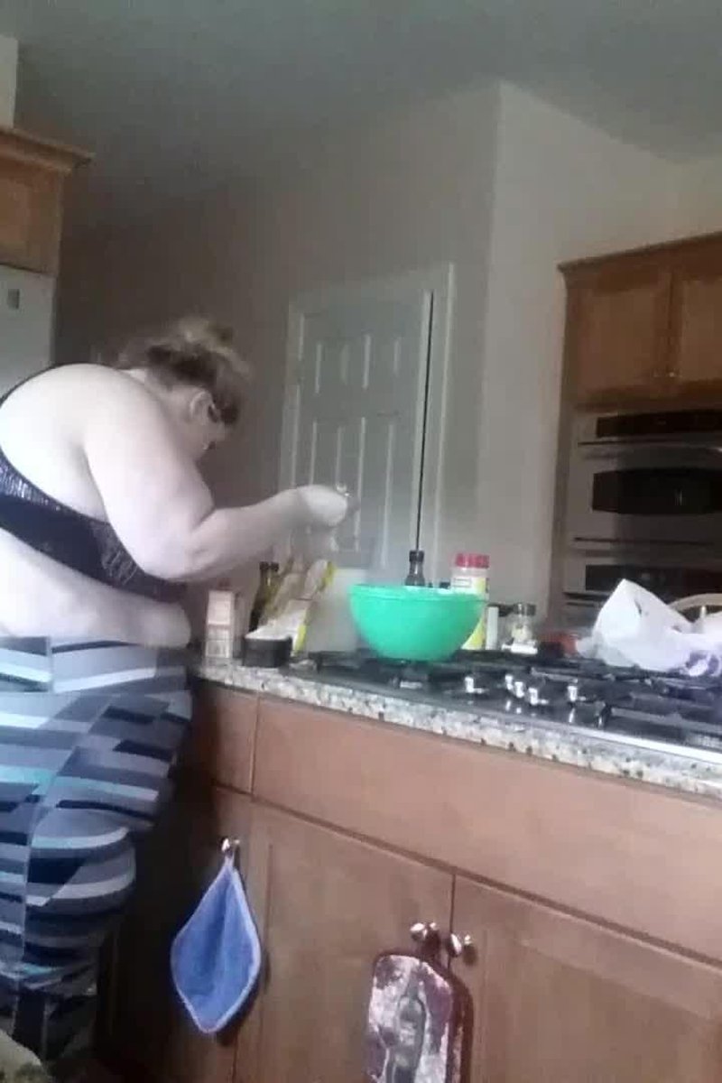 Baking Cookies - Screenshot 1 of 4 - BBW