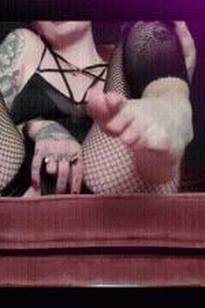 Converting The Priest - Screenshot 1 of 4 - Body Worship