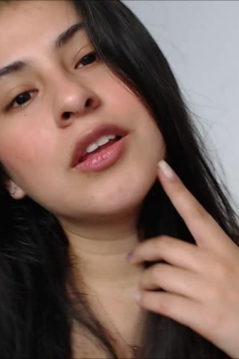 Lip Tease - Screenshot 1 of 4 - Close Up
