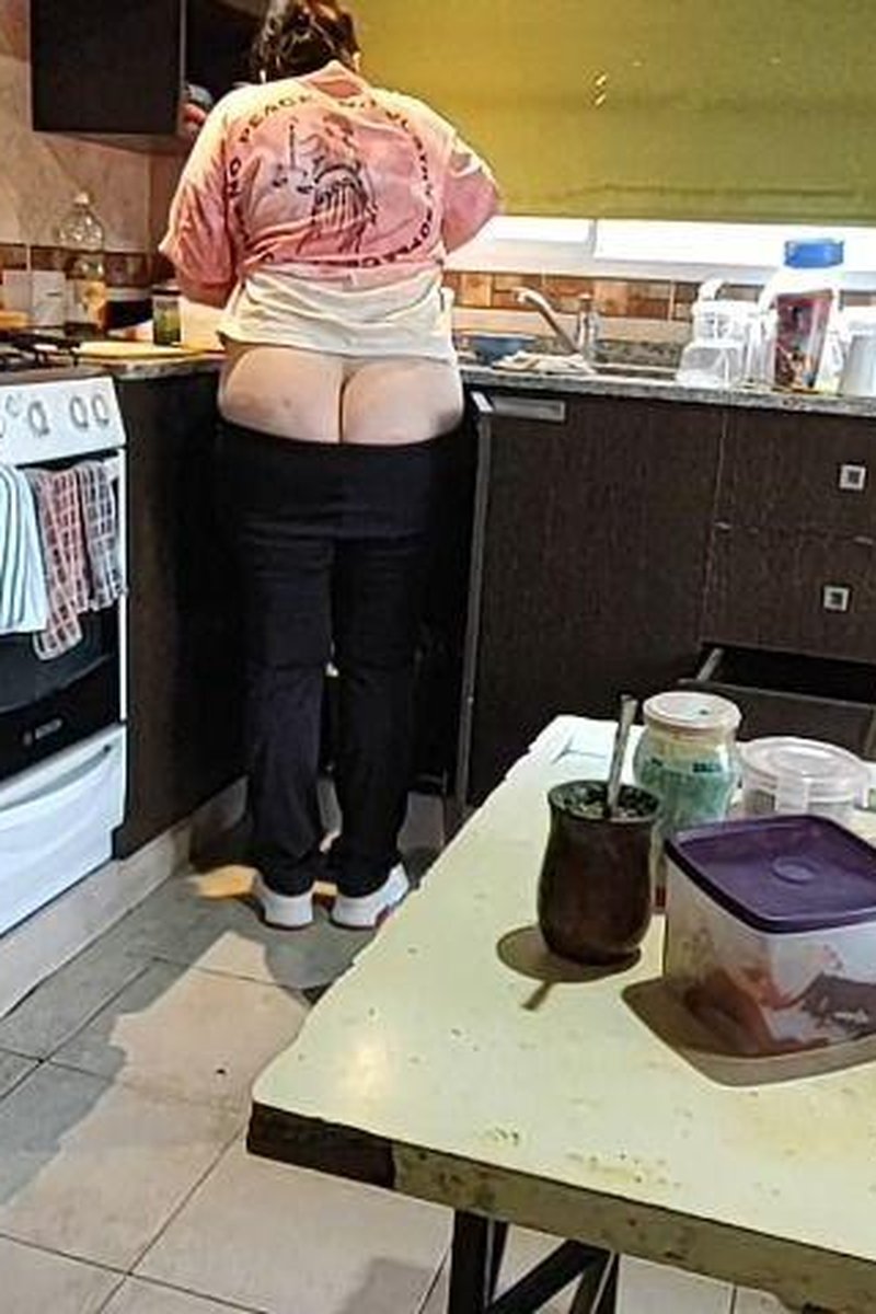 Buttcrack/ Pee/ Big Ass - Screenshot 1 of 4 - Ass Worship