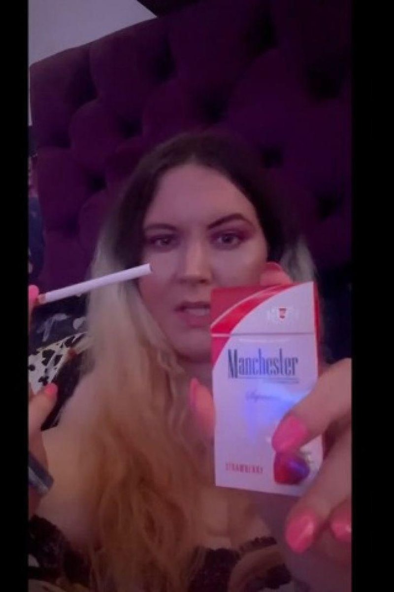 Quick Smoke Before Bed - Screenshot 1 of 4 - BBW