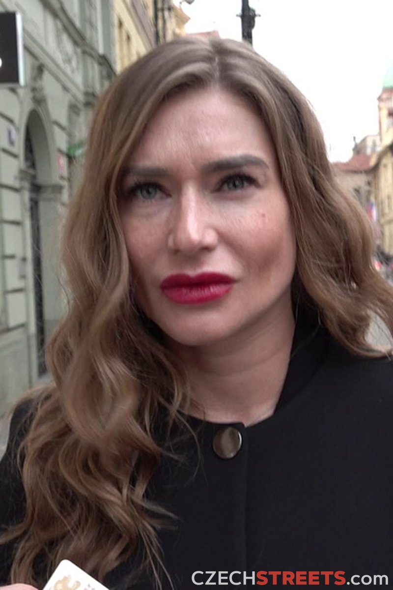 Russian Manager - Screenshot 1 of 4 - Blond Hair