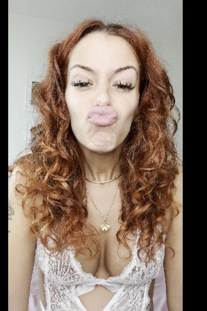 Upper Lip Smelling - Screenshot 1 of 4 - Mouth Fetish