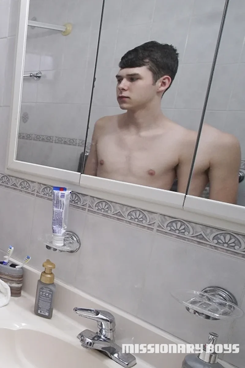 Shower Buddies - Screenshot 1 of 4 - Dakota Lovell