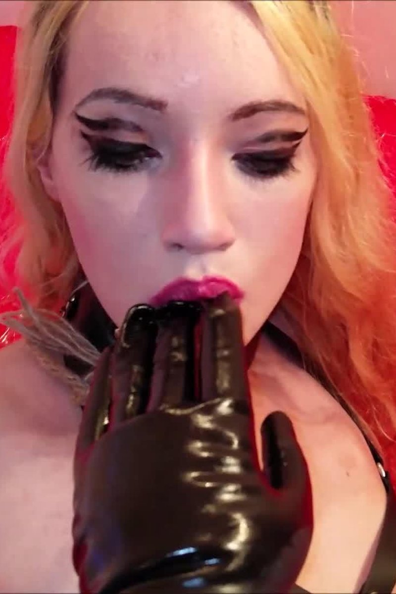 Sasha Strapon Fuck - Screenshot 1 of 4 - Chastity Toys