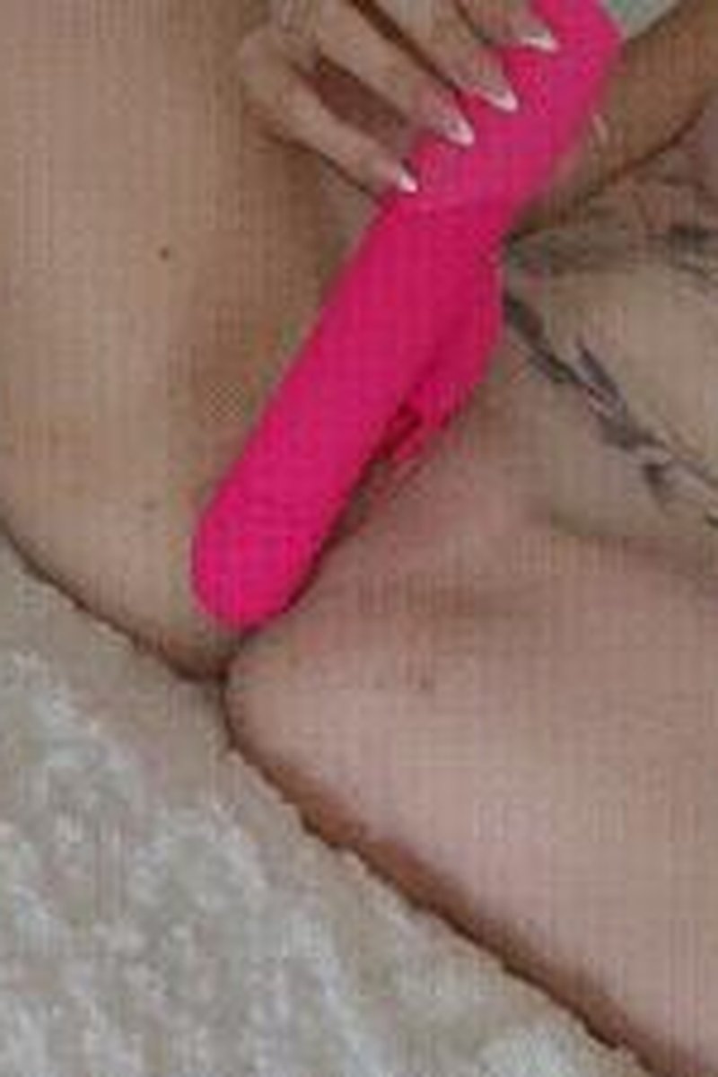 Vibrating Quickie Before Work - Screenshot 1 of 4 - MILF (30+)