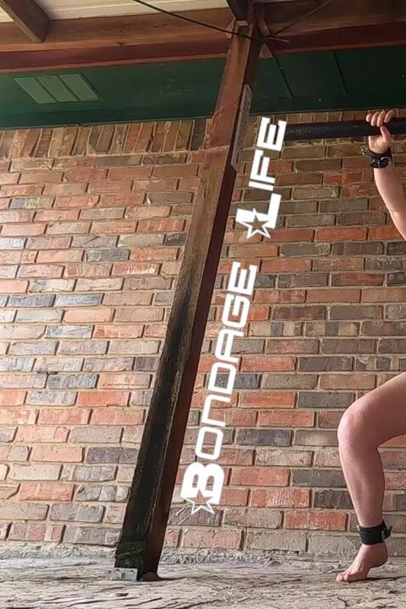 Sweating Outside - Screenshot 1 of 4 - Bondage