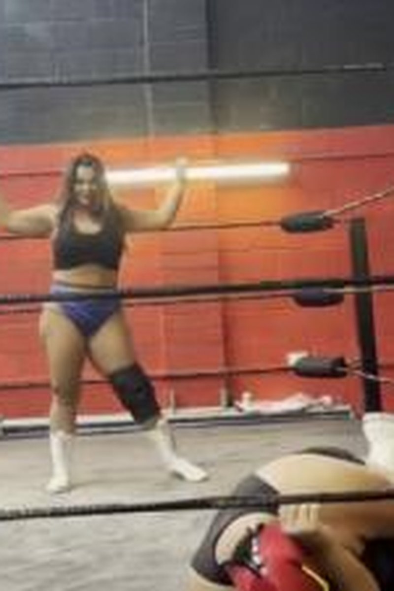 Ball Busting, Trampling And Stomping - Screenshot 1 of 4 - BBW