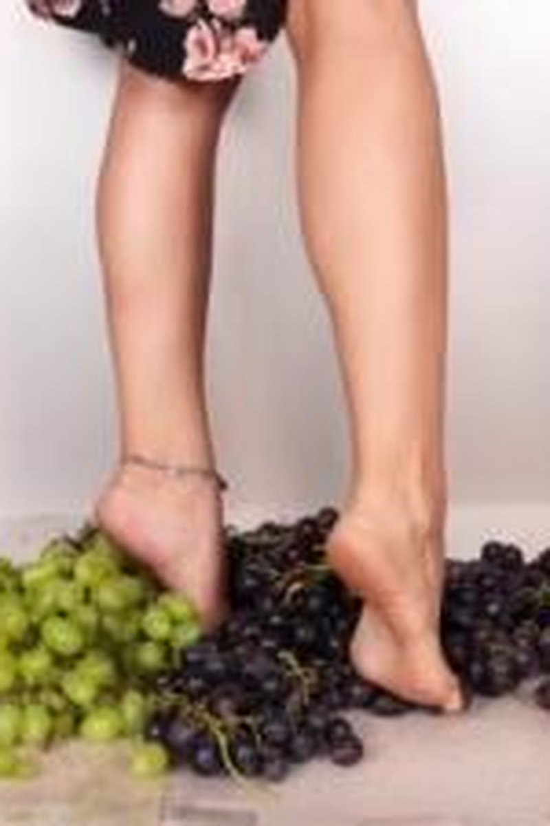Grape Squeezing - Screenshot 1 of 4 - Food