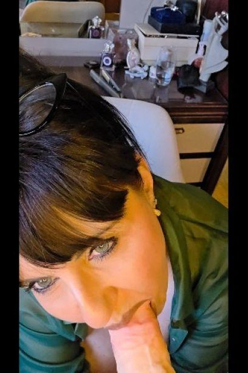Office Slut - Screenshot 1 of 4 - Big Tits