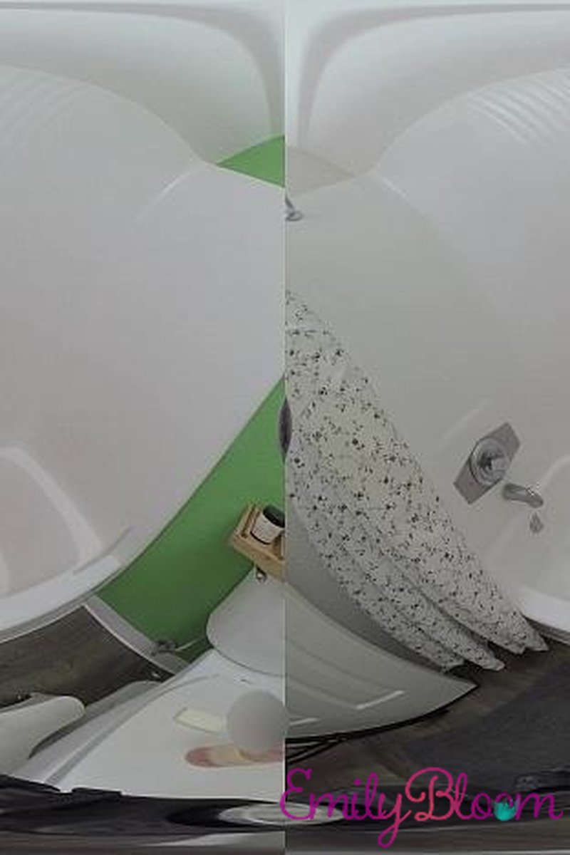 Bath Bubbles VR - Screenshot 1 of 4 - Big Tits