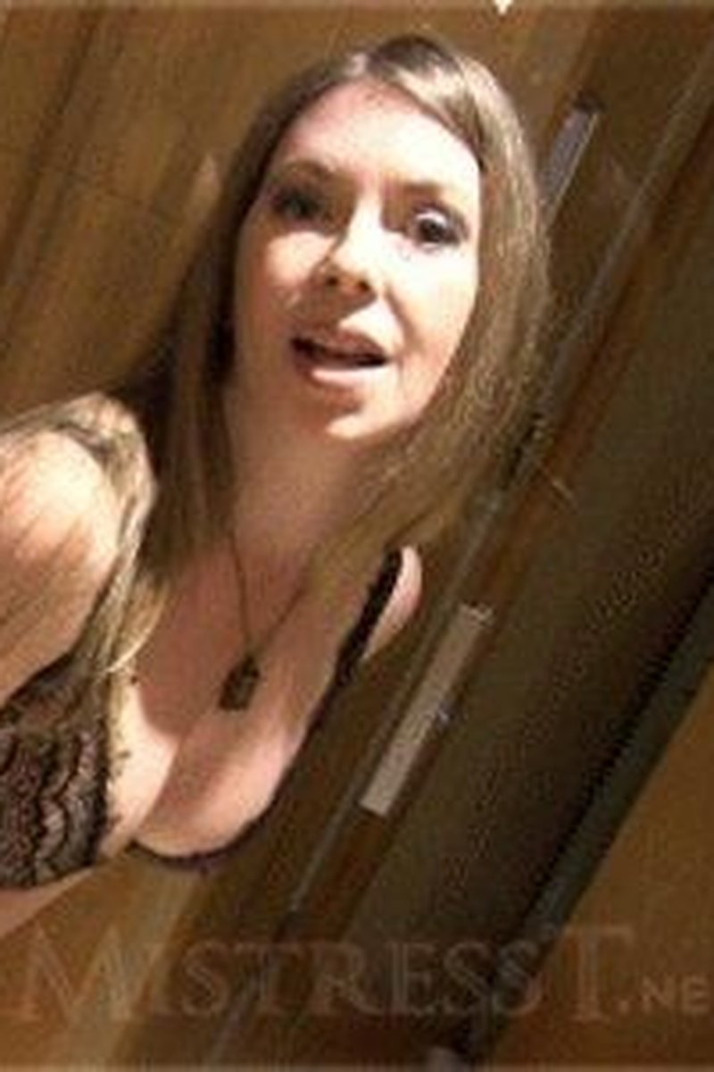 Bathroom Slave - Screenshot 1 of 4 - Mistress T