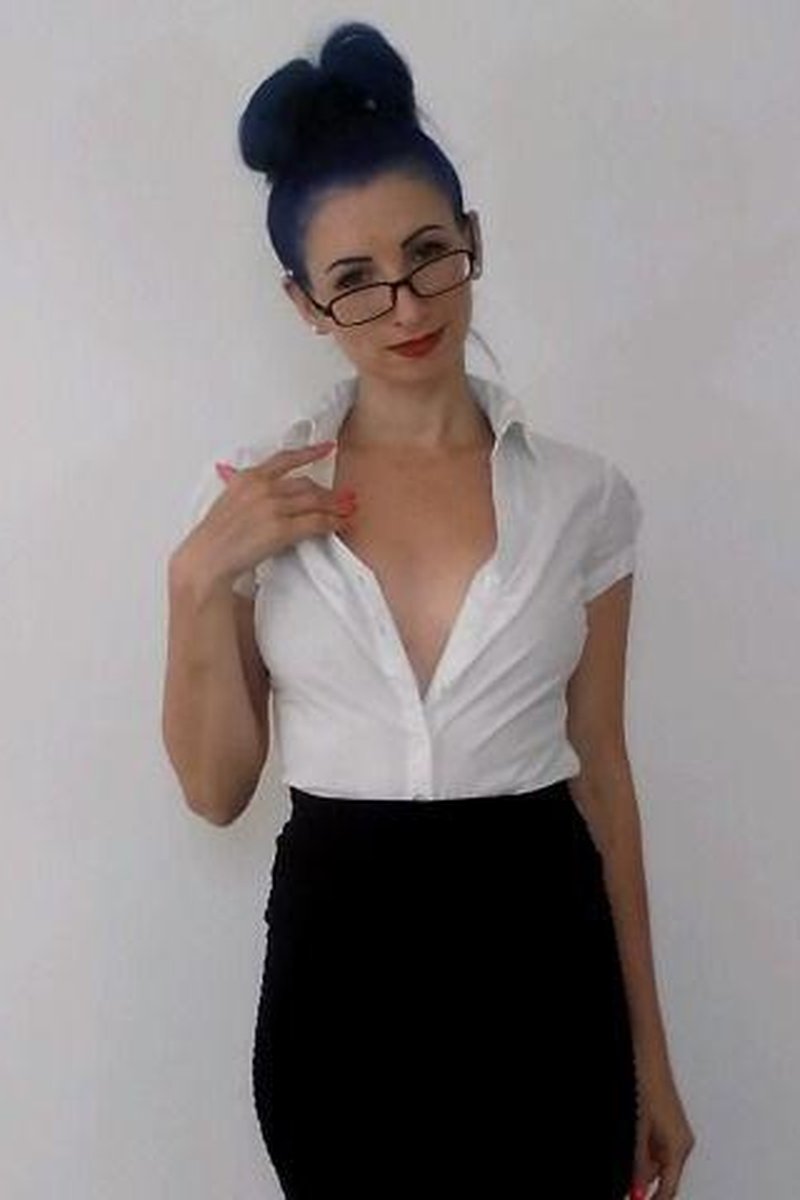 Teacher - Screenshot 1 of 4 - Costume