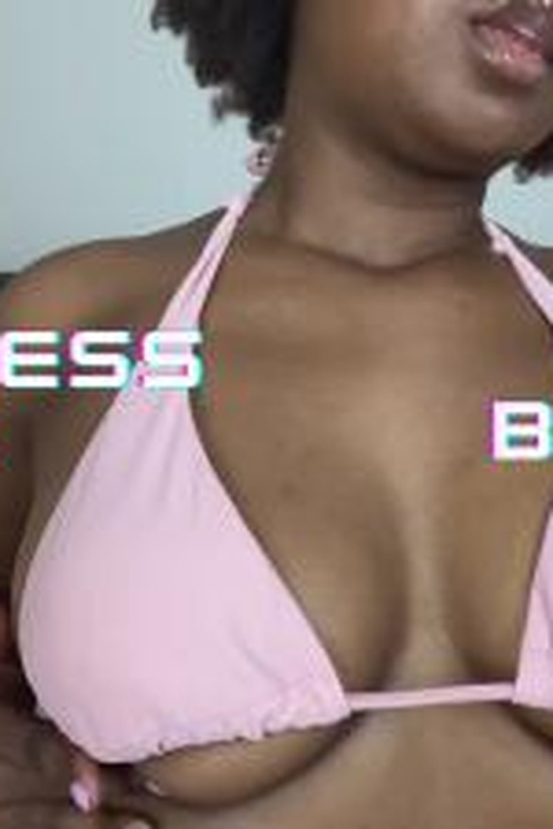 Brainless For Tiny Bikinis - Screenshot 1 of 4 - Ass Worship