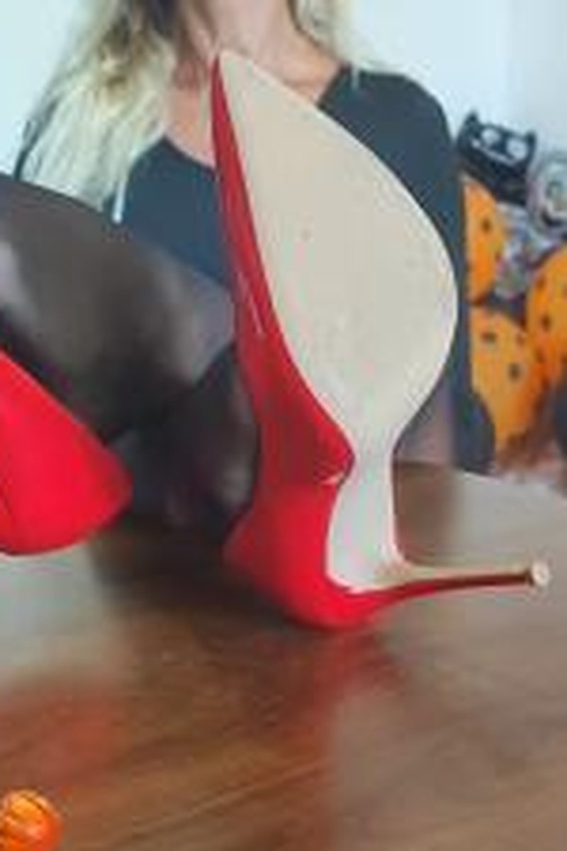 Ripped Nylons - Screenshot 1 of 4 - Foot Fetish