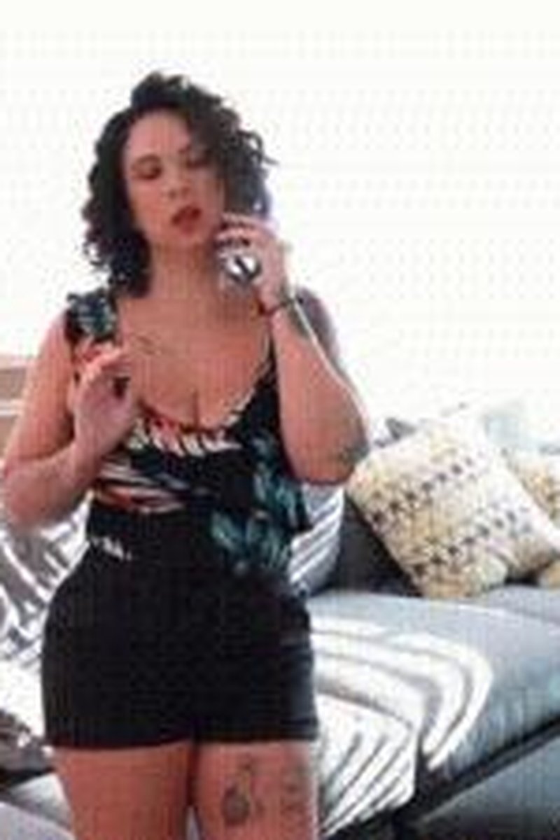 Huge Actress - Screenshot 1 of 4 - BBW