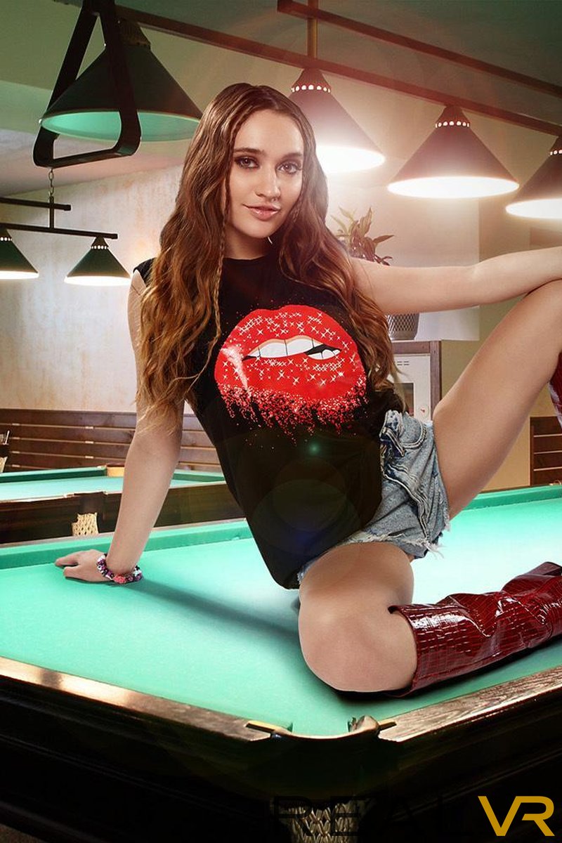 Pocket Pool - Screenshot 1 of 4 - Babes