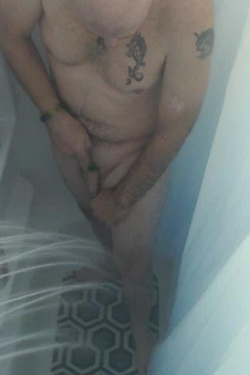 Shower Time - Screenshot 1 of 4 - Bathroom