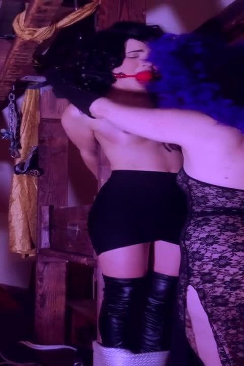 Witchy Boss - Screenshot 1 of 4 - Bondage