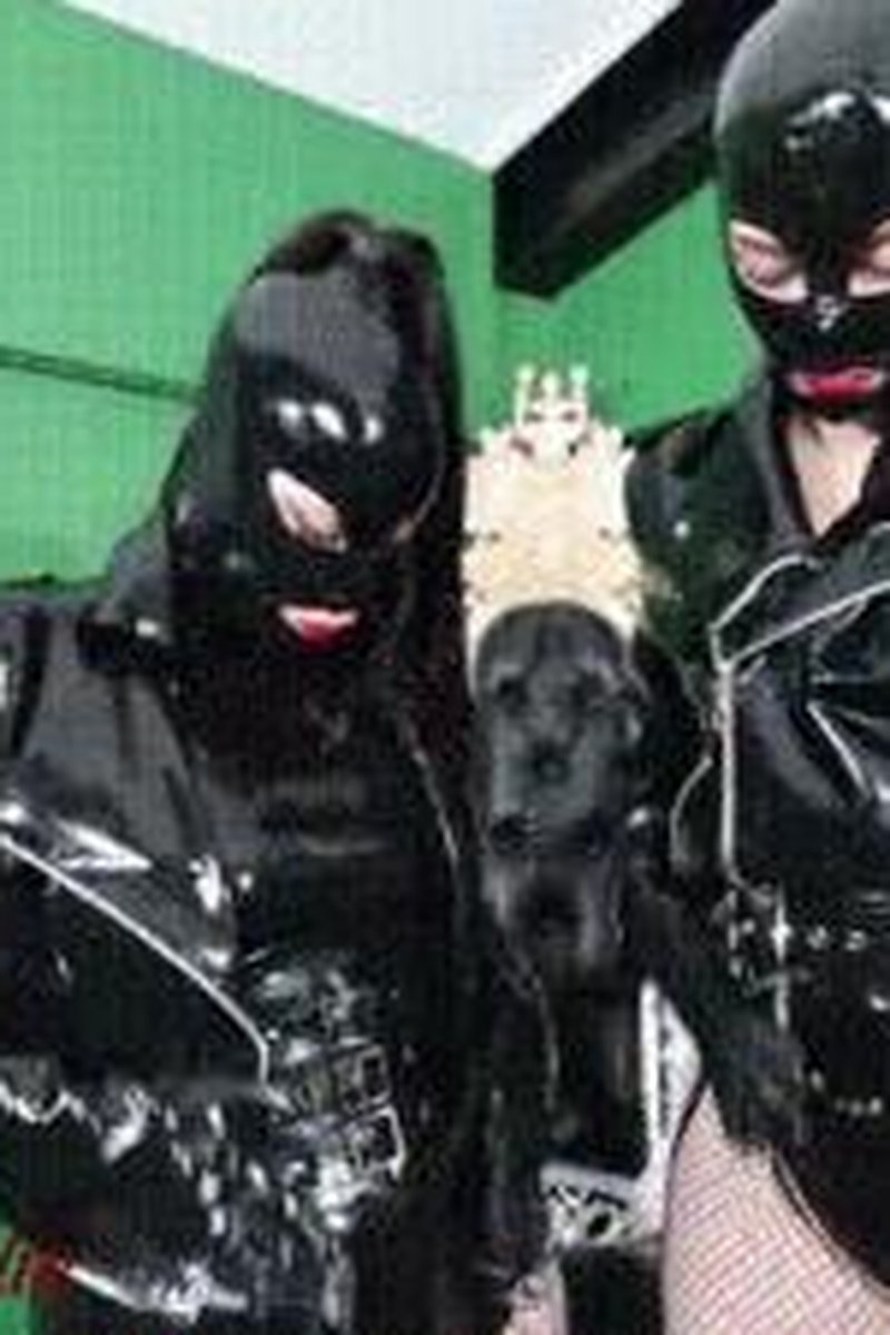 Rubber Make Out - Screenshot 1 of 4 - BDSM