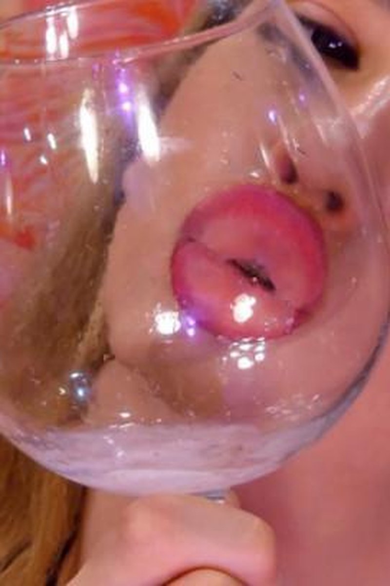 Collecting Spit - Screenshot 1 of 4 - Body Worship