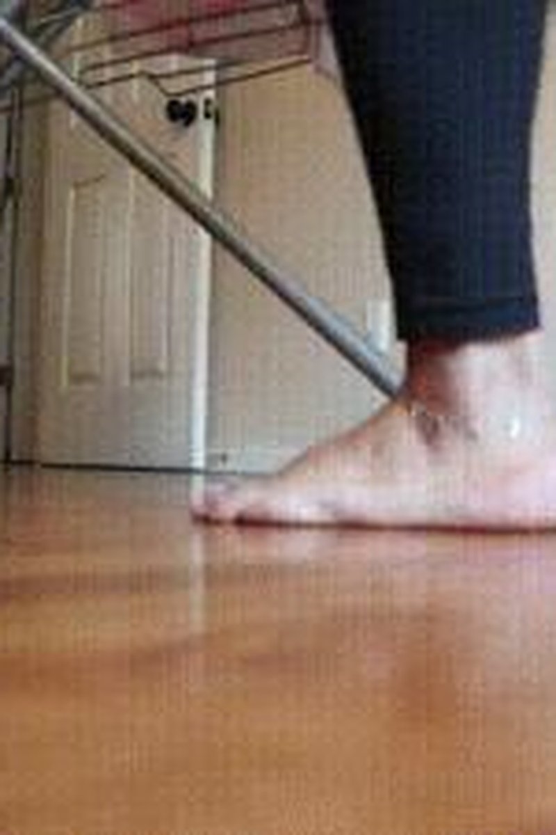 Hiding Tiny - Screenshot 1 of 4 - Barefoot