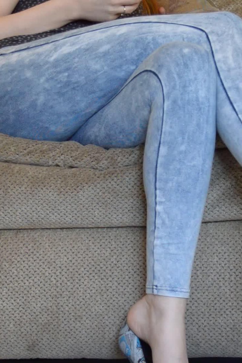 Dangling Blue Pumps - Screenshot 1 of 4 - Foot Fetish