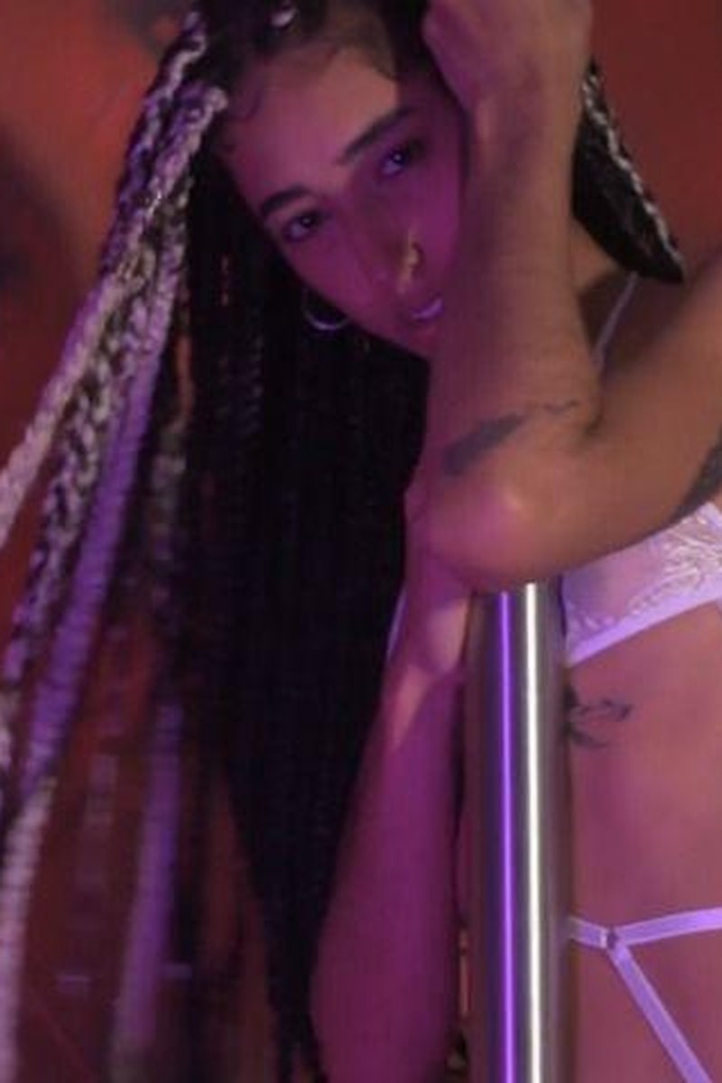 Pole Dance Custom - Screenshot 1 of 4 - Ass Fetish