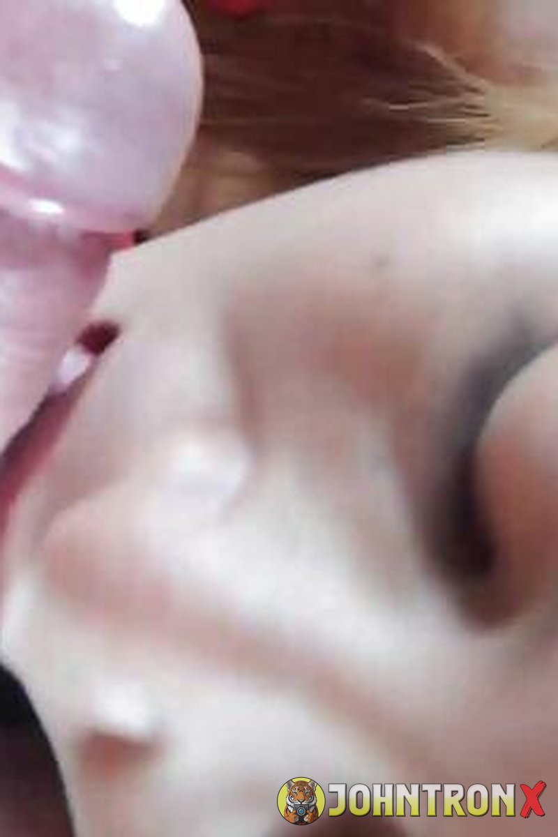 Ray - Screenshot 1 of 4 - Blowjob