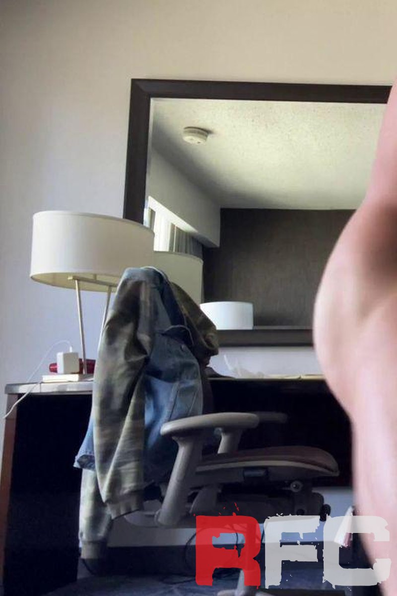 Hungry Fan - Screenshot 1 of 4 - Big Muscle Guys