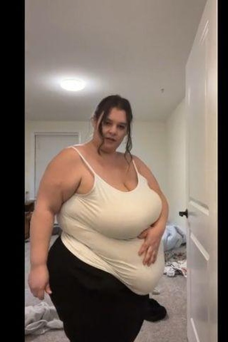 BBW Stripping Out Of Work Clothes - Screenshot 1 of 4 - BBW