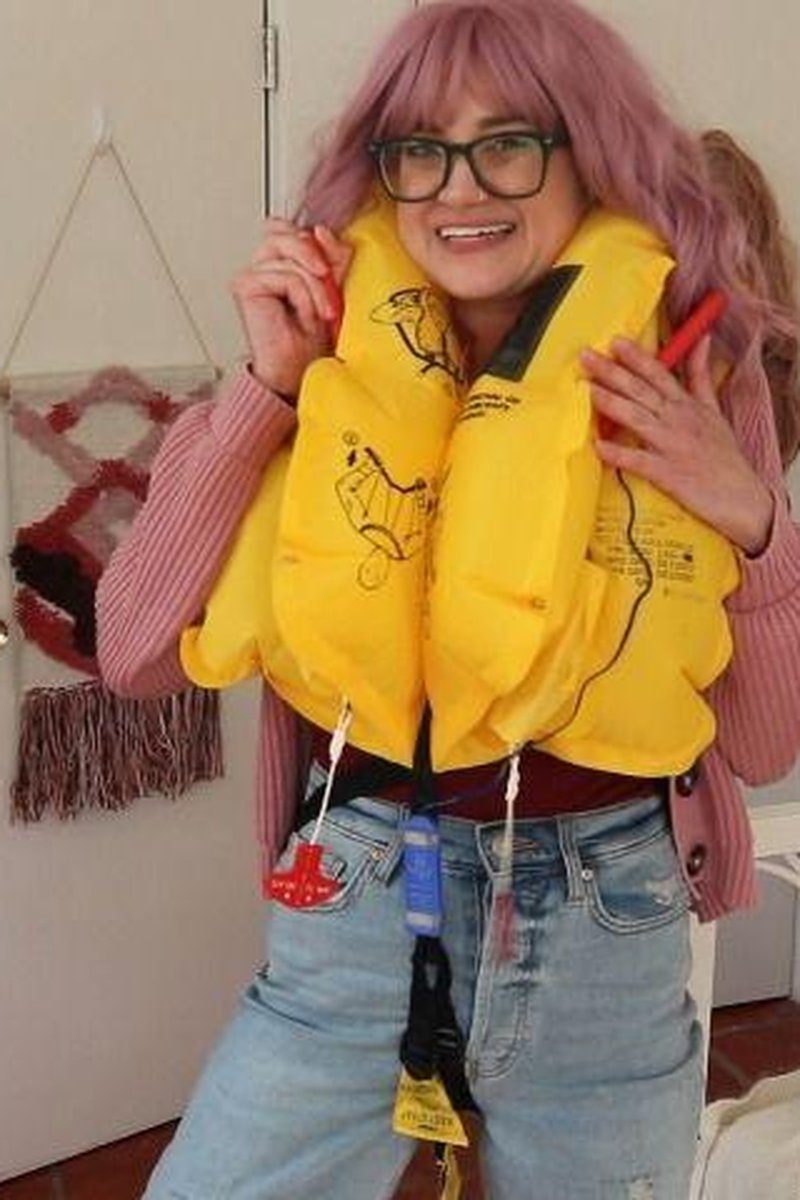 Manually Inflating Life Jacket - Screenshot 1 of 4 - Clothed Sex